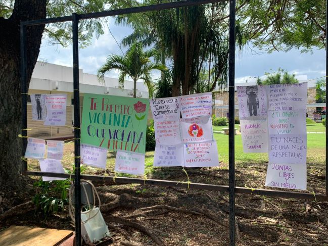 Estudiantes del ITM colocan tendederos y se manifiestan contra docente